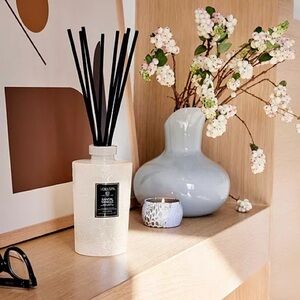 Voluspa Santal Vanille Luxe Reed Diffuser 16.09 oz, 500 ml. New